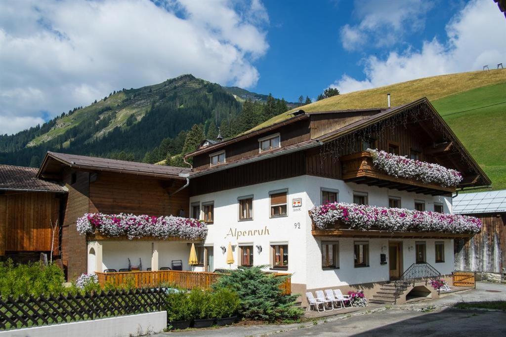 Gaestehaus Alpenruh Holzgau Exterior photo