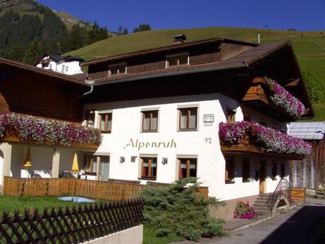 Gaestehaus Alpenruh Holzgau Exterior photo